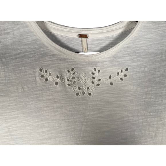 Free People Eyelet Tee Women’s Small Cream Summer Basic Casual Delicate - Picture 3 of 7